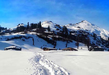 Kedarkantha trek is an easy trek in Uttarakhand. Stunning snow views of Swargarohini from Kedarkantha peak are the blessings of trekking in Uttarakhand